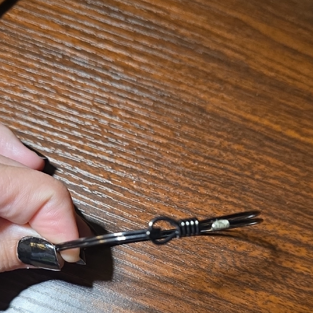 Fashion Jewelry: Black Metal Wire Heart Bracelet, NWOT